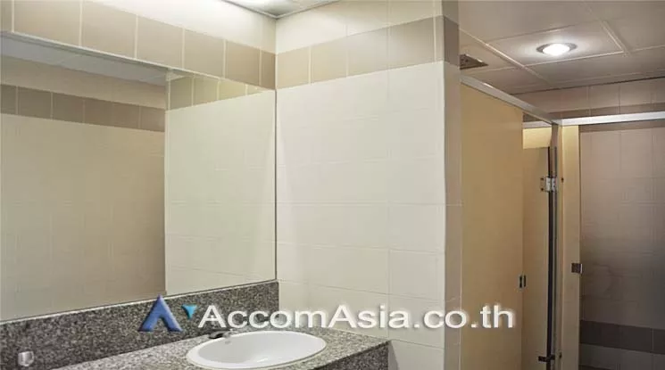 4  Office Space For Rent in Silom ,Bangkok BTS Chong Nonsi at Voravit Building AA12258